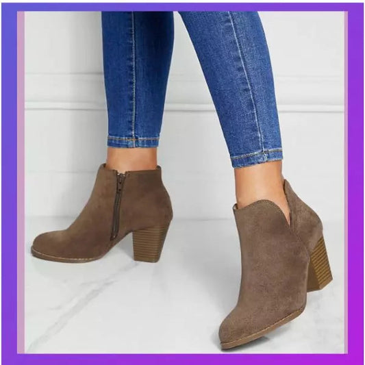 Bota Liverpool Street com Corte em V e Salto Shein