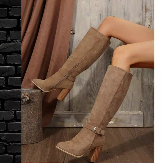 A Elegância da Bota Feminina de Camurça Arizona Shein