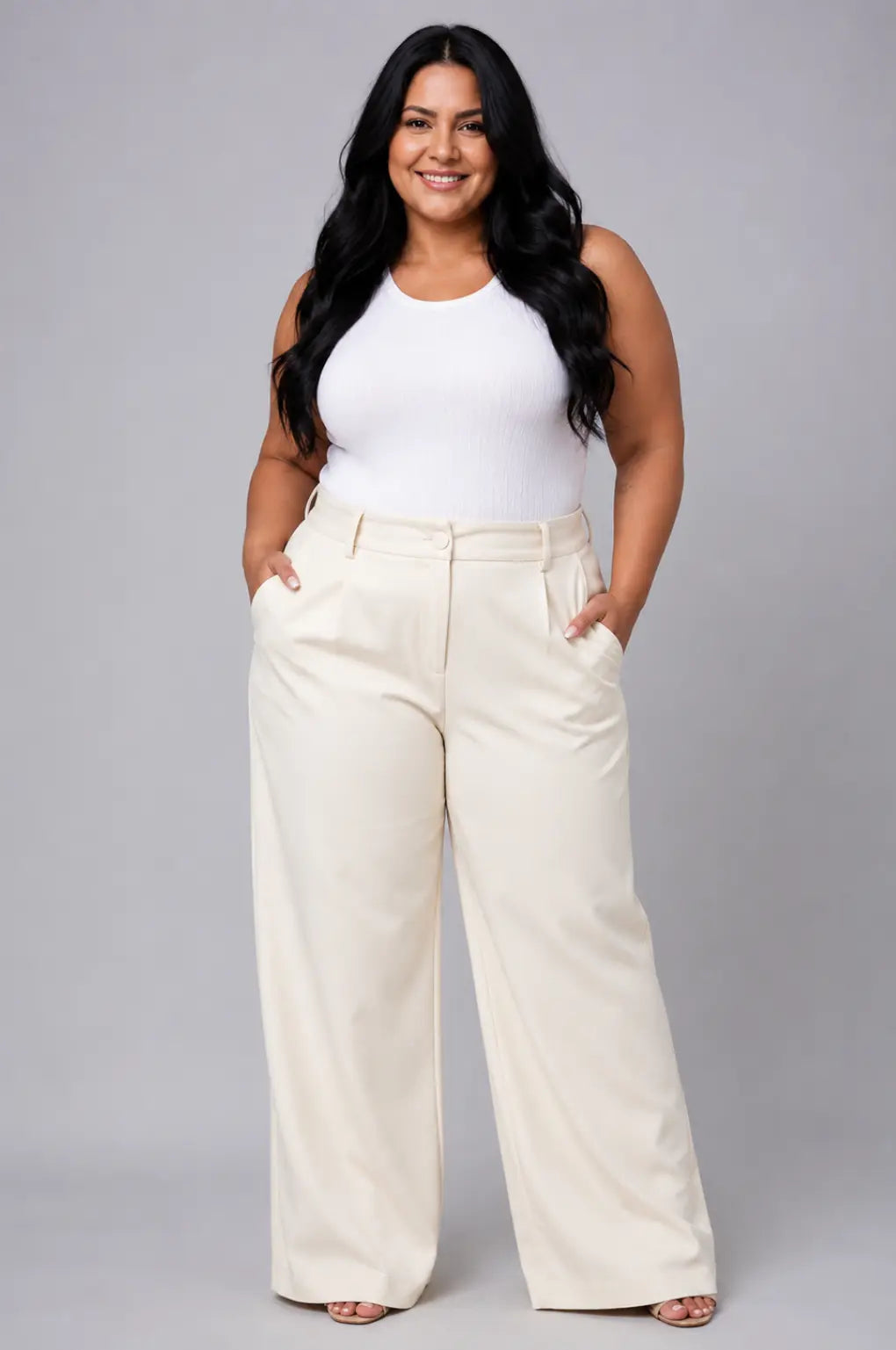Calça Pantalona Alfaiataria Plus Size  Creme com Bolso e Fechamento em Zíper e Botão