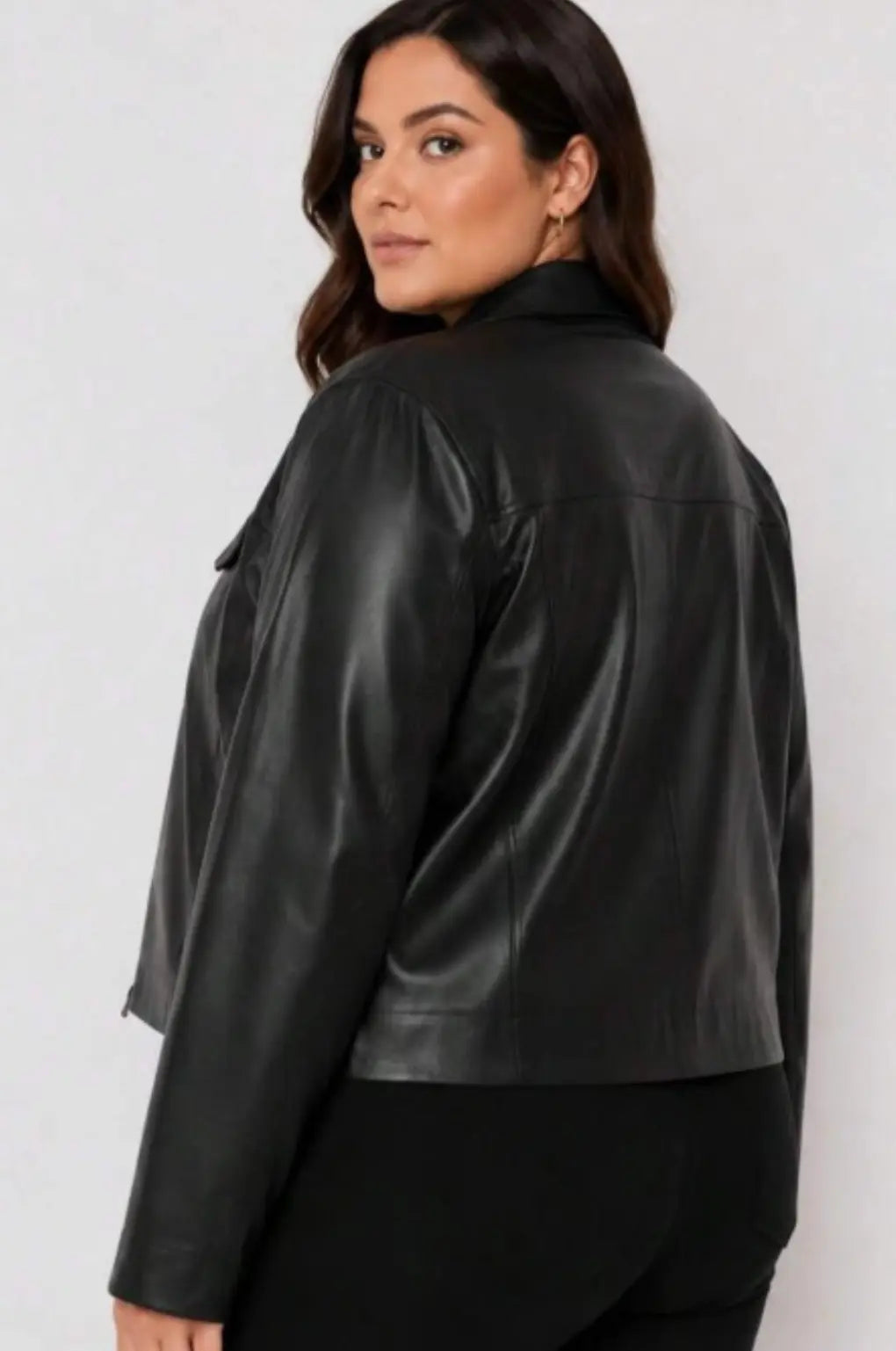 Jaqueta Feminina Plus Size em Couro Sintético com Zíper